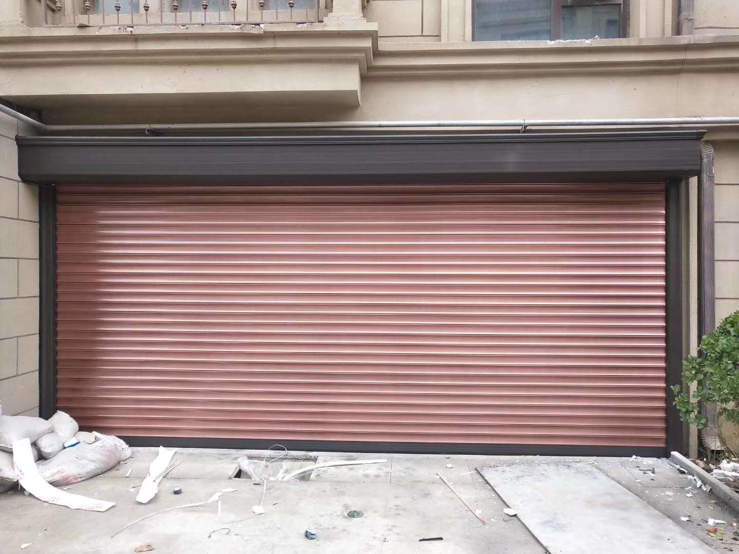 防火卷簾門內部一般用無機類產品填充